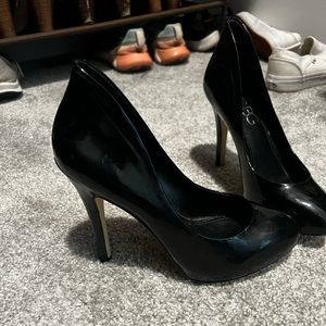 Black size 7 BCBG Paris heels.